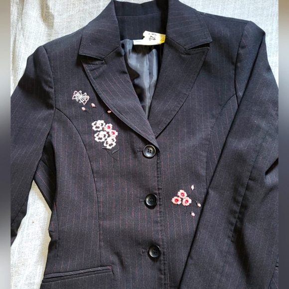 Women's Three-button Striped Embroidered Blazer Jacket and Skirt Set - Picture 2 of 9